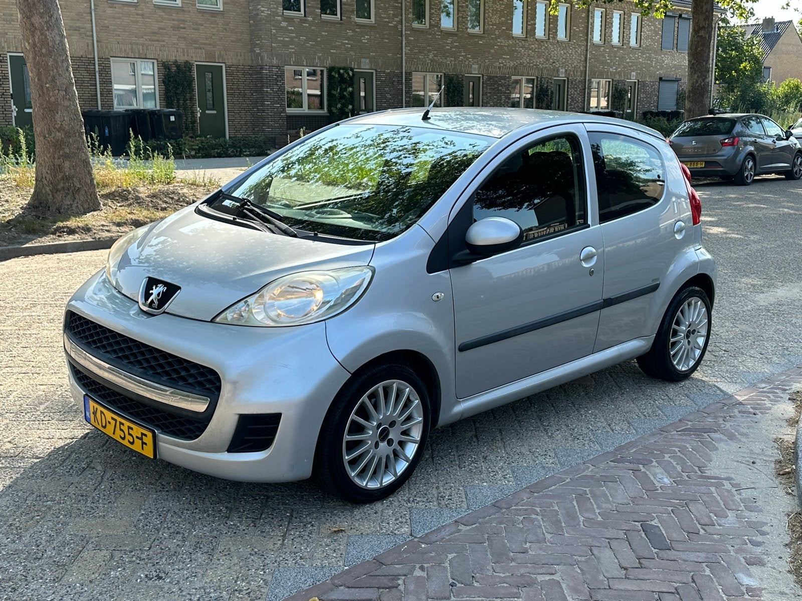 Peugeot 107 1.0 12V 5DR 2011 Airco APK 2027 Goed onderhouden, Auto's, Voorwielaandrijving, Euro 5, Stof, Zwart