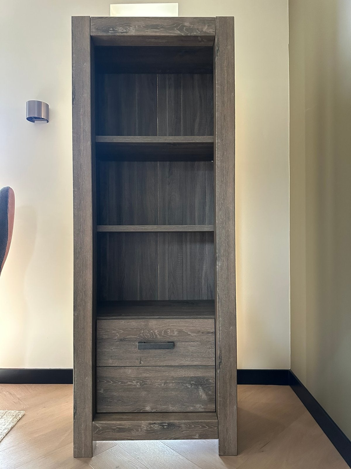 Zeer nette hoge kast (Profijtmeubel Punda)- bruin/houtlook, Ophalen, Zo goed als nieuw