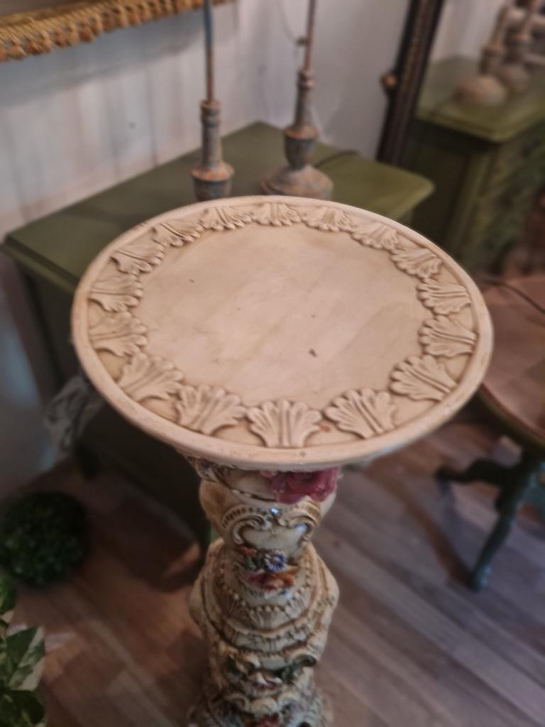 Zeer oude plantenzuil Capodimonte, Ophalen, Heikant 21 Kaatsheuvel, Belle Vieille Brocante, Zo goed als nieuw