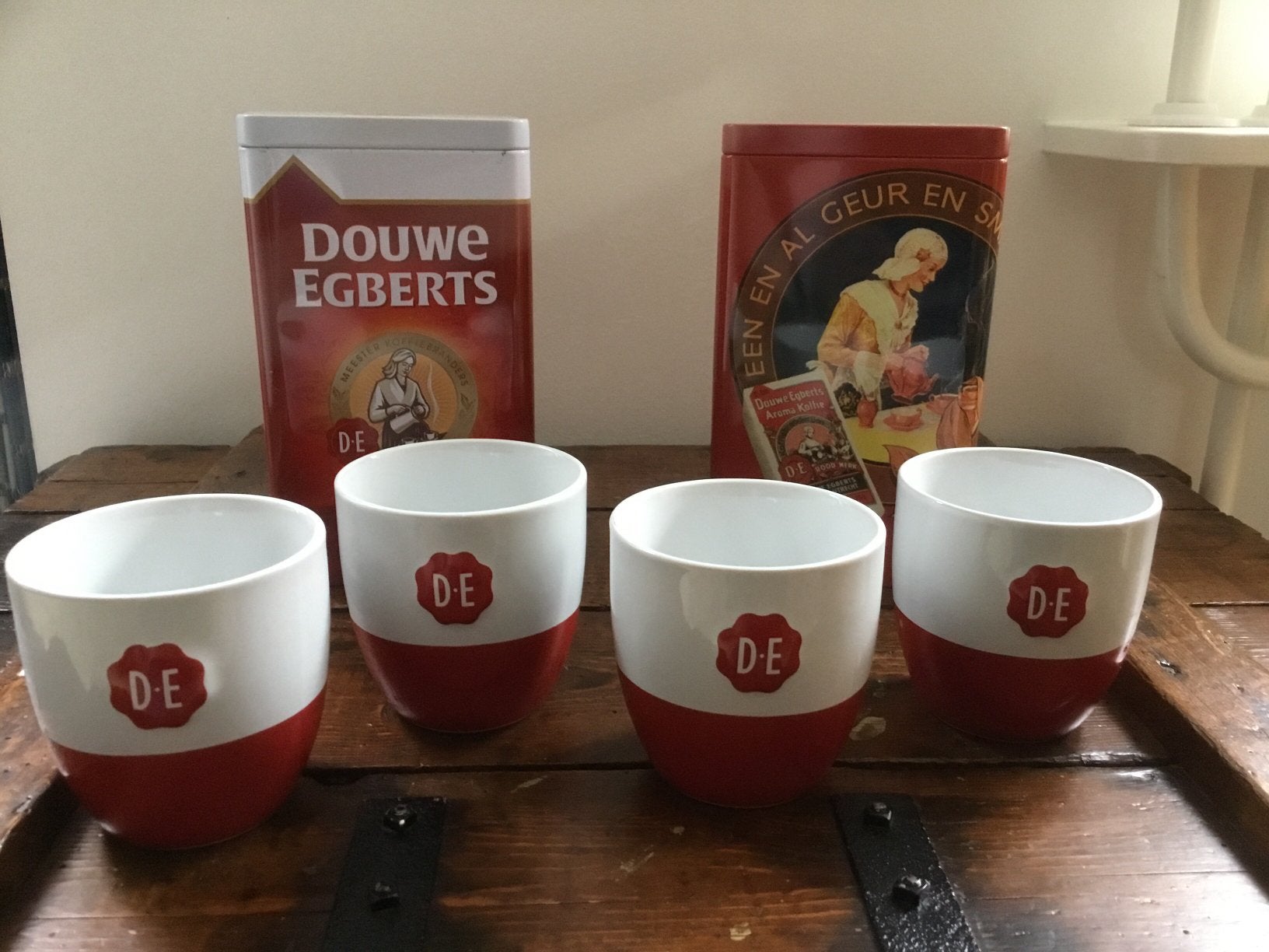 Douwe Egberts blikken en burendag mokken., Verzamelen, Ophalen of Verzenden, Zo goed als nieuw, Koffie, Douwe Egberts