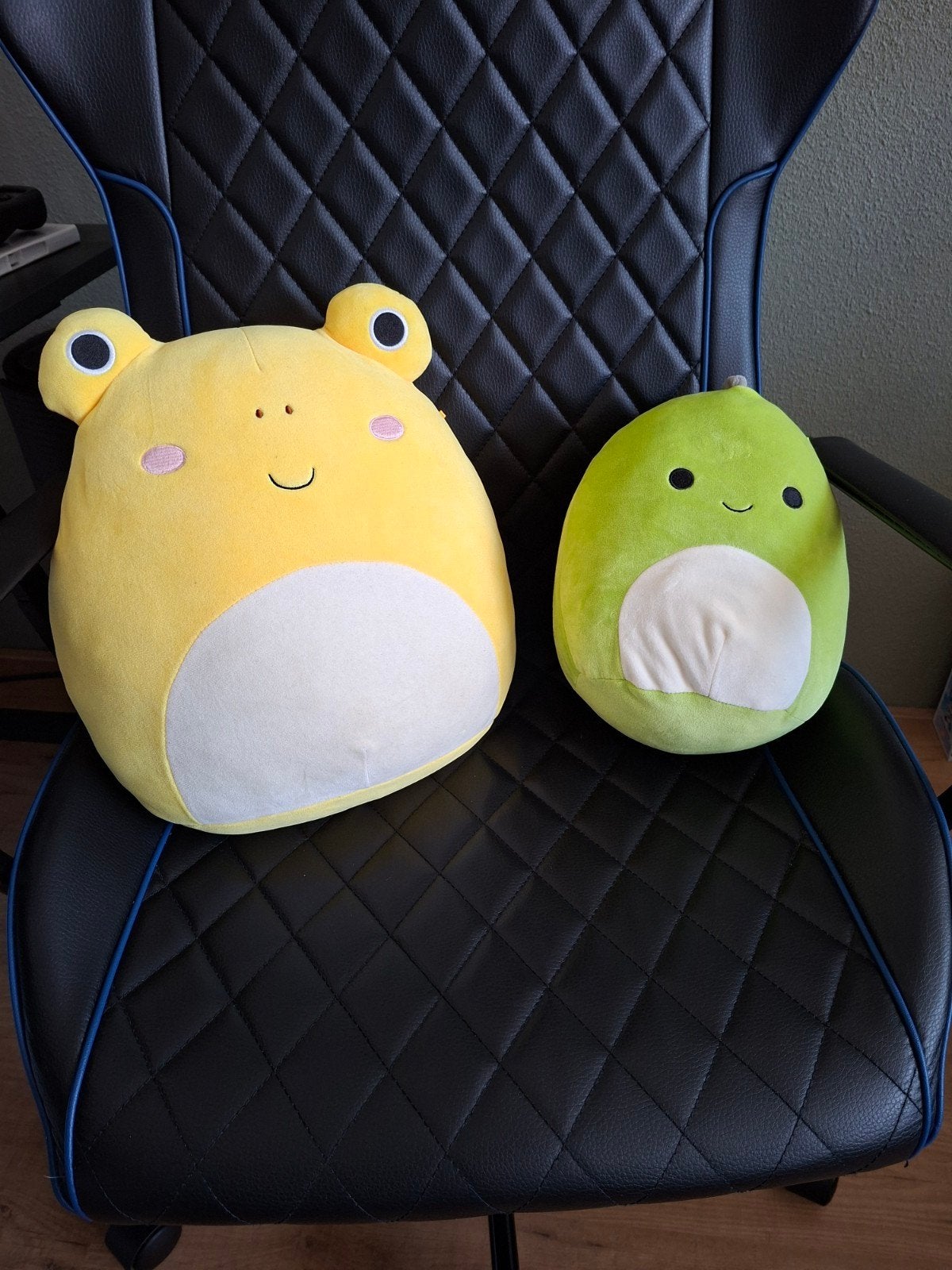 Squishmallow knuffels: Gele kikker en groene avocado, Kinderen en Baby's, Kikker, Ophalen of Verzenden, Zo goed als nieuw, Middelgroot (20 tot 80 cm)