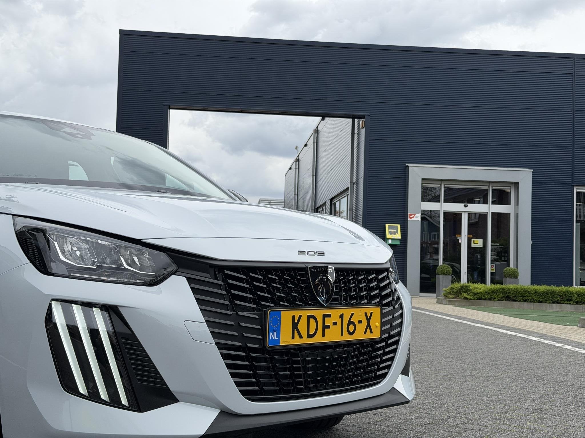 Peugeot 208 Style Hybrid 110PK e-DCS6 Automaat Parkeersensor, 12 maanden, LED verlichting, Euro 6, 1199 cc
