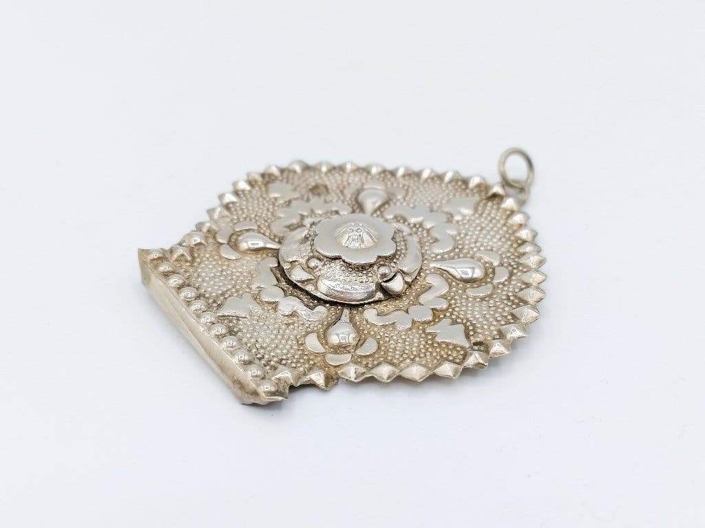 Friese zilveren hanger, boekstuk, A.G. Kijlstra, Drachten, Antiek en Kunst, Verzenden, Zilver