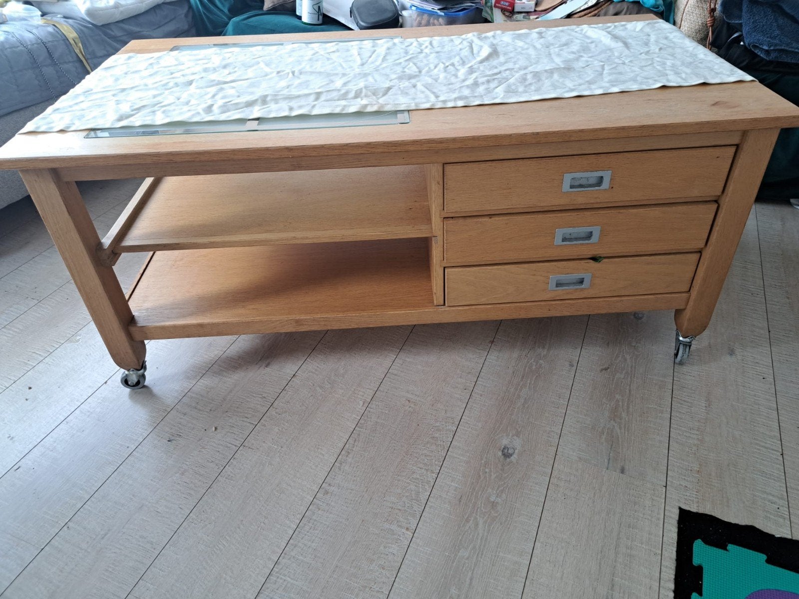 Houten salontafel met glas en lades, Ophalen, 50 – 75, Gebruikt, 100 tot 150 cm