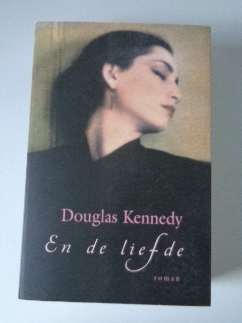 B-4775-6-3 : En de liefde - Douglas Kennedy, Ophalen of Verzenden, Gelezen
