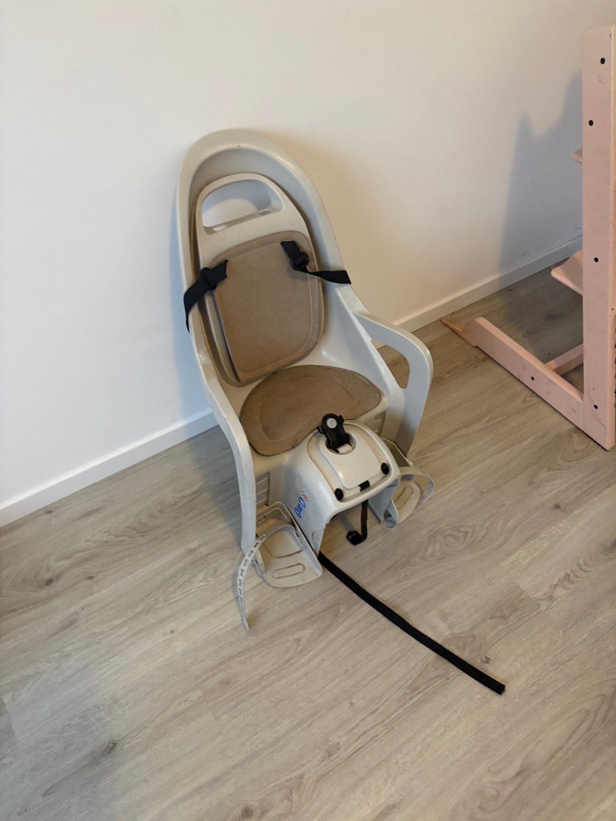 Gebruikt fietsstoeltje voor achterop, met voetsteuntjes, Ophalen, Achterzitje, 9 t/m 18 kg, Gebruikt