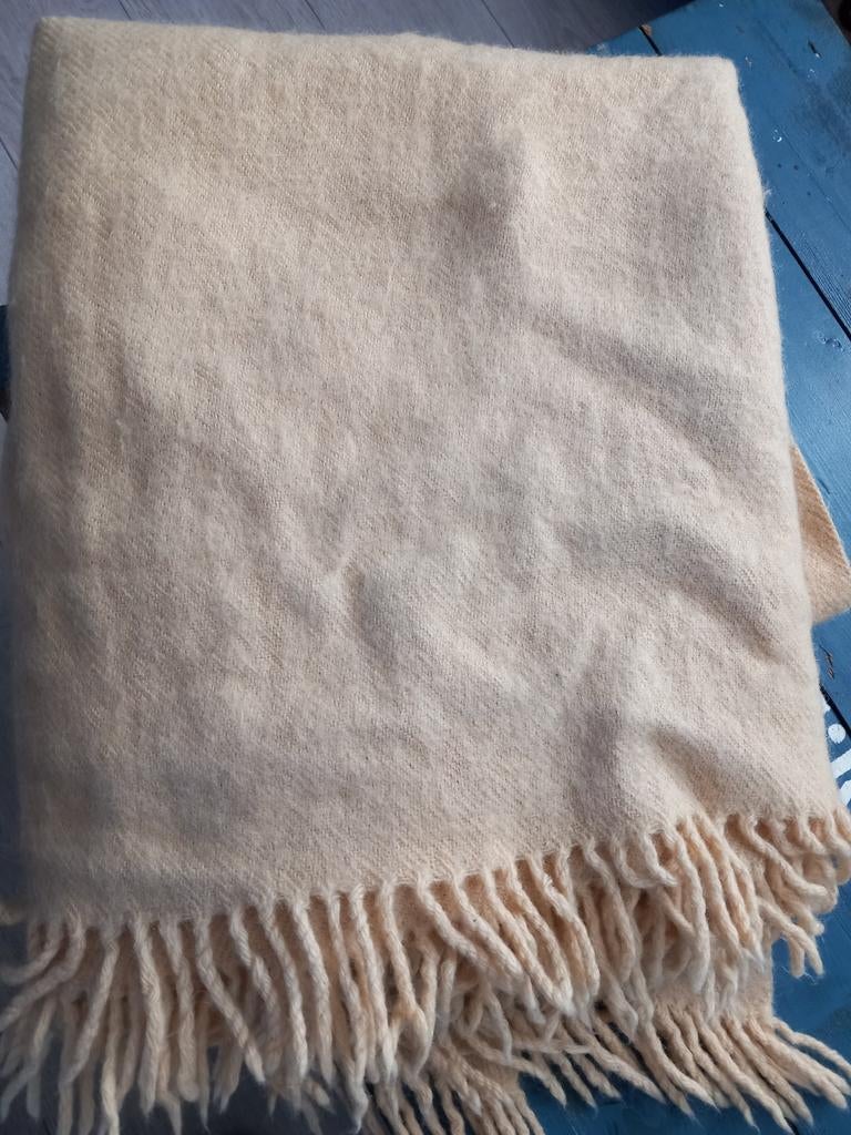 Pastel gele wollen deken met franjes, Gebruikt, 100 tot 150 cm, Ophalen of Verzenden, Crème