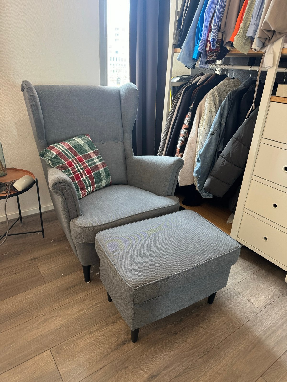 Comfortabele stoffen stoel met voetenbankje, Huis en Inrichting, Ophalen, Gebruikt, Stof, 75 tot 100 cm