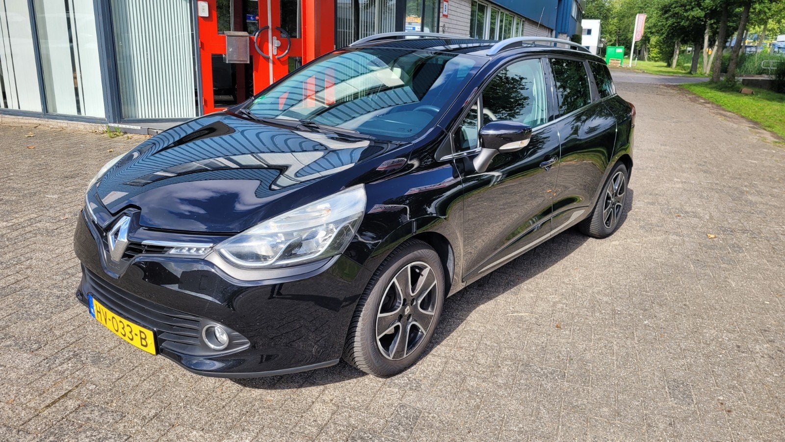 Renault Clio 1.2 TCE 12pk Estate EDC Automaat! 2016 Zwart, Stof, 1139 kg, 4 cilinders, 19 km/l