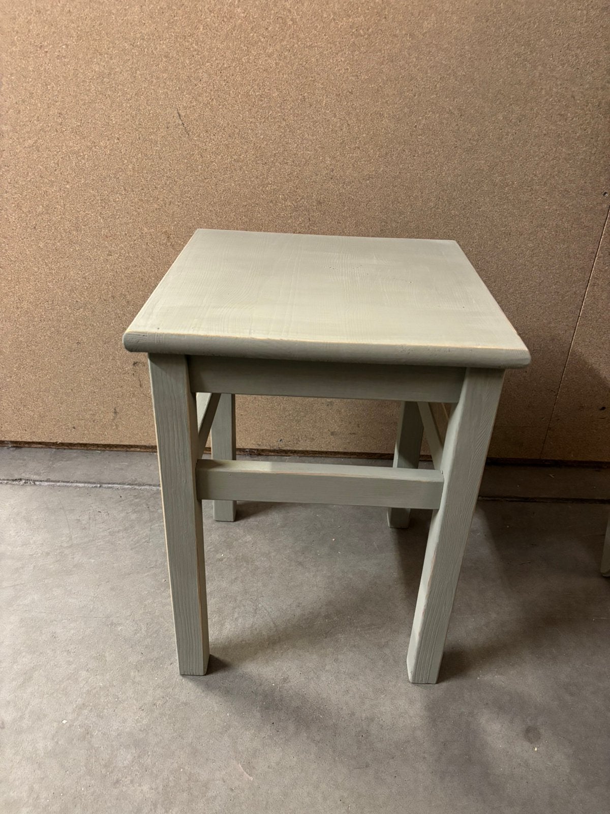 Brocante hiuten kruk / krukje, Studio Larilo, Zo goed als nieuw, Hout, Sportstraat 6 Kerkrade