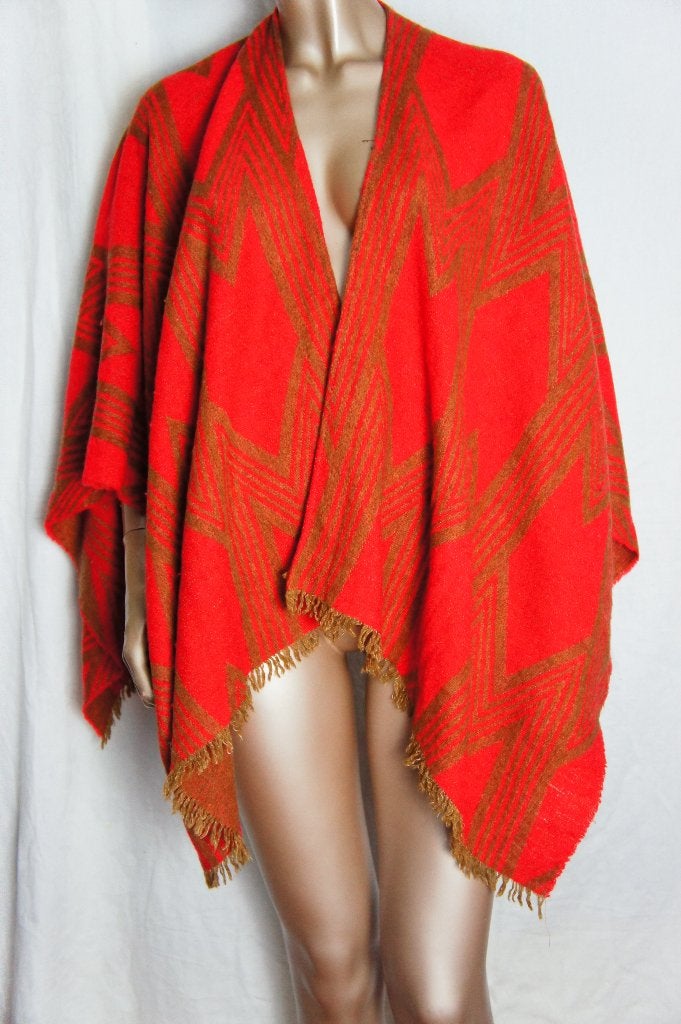 MAJE poncho LANA, Ophalen of Verzenden, Zo goed als nieuw, Maat 38/40 (M), Rood