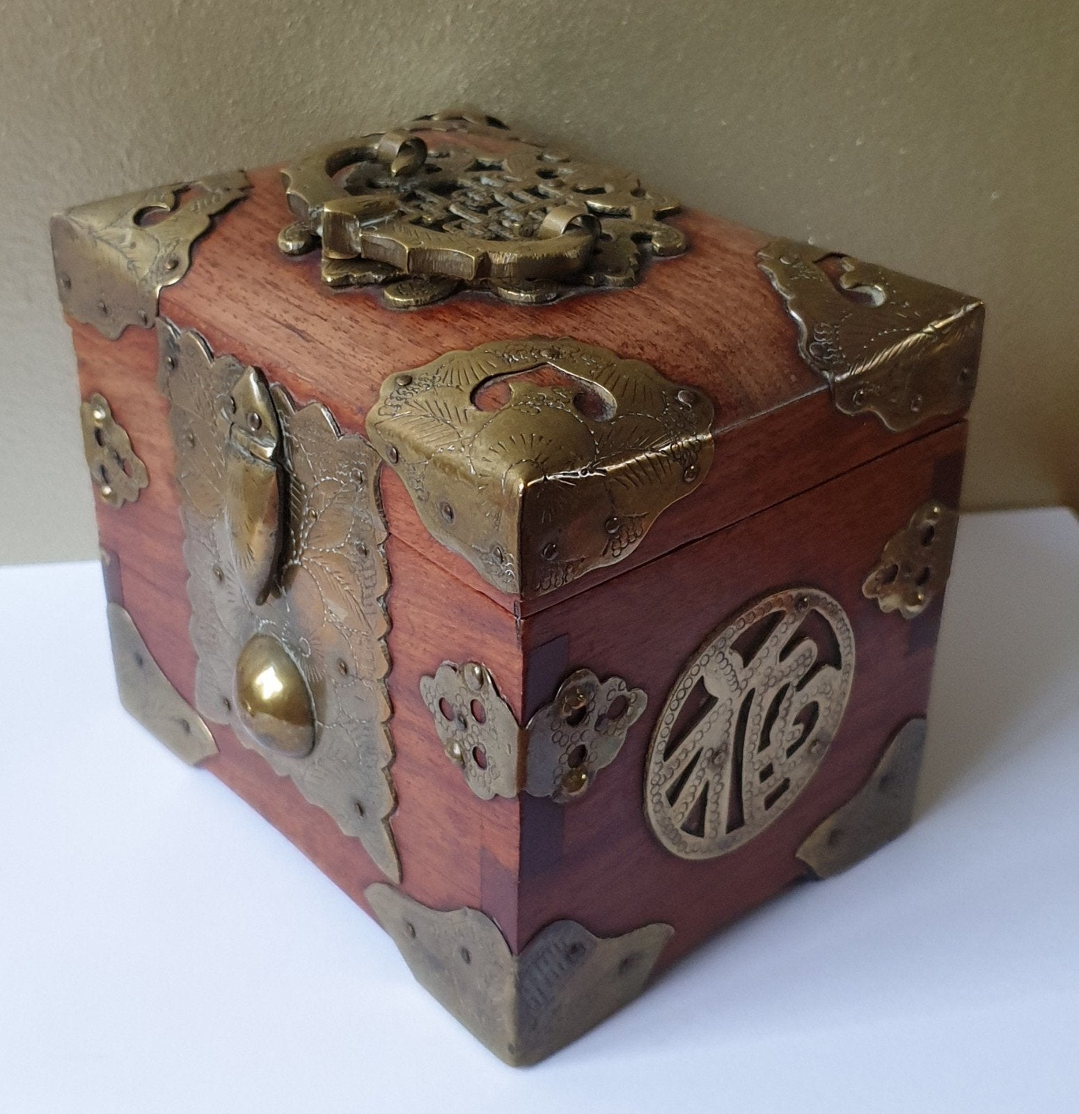 Antiek Chinees houten sieradenkistje met koperbeslag, China, Ophalen of Verzenden