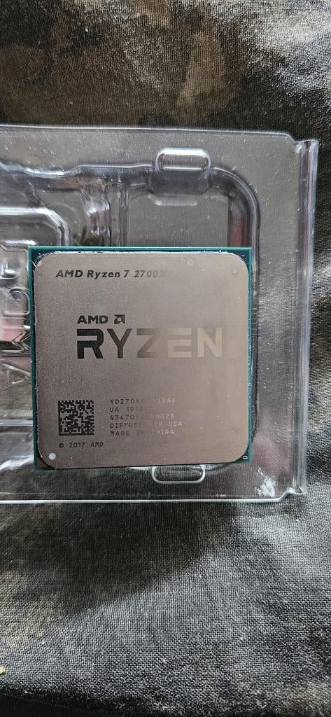 AMD Ryzen 7 2700X + Wraith Prism RGB Koeler, Zo goed als nieuw, AMD Ryzen 7, Socket AM4, 3 tot 4 Ghz