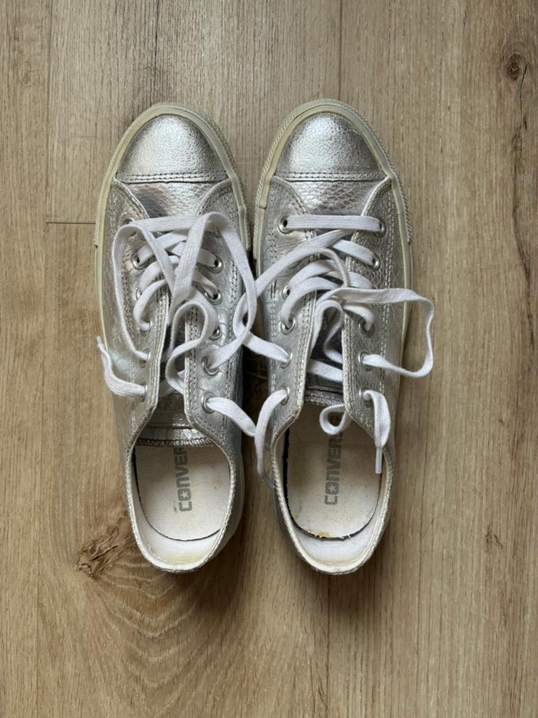 All stars converse leren zilveren sneakers mt 40, Overige kleuren, Ophalen of Verzenden, Sneakers of Gympen, Zo goed als nieuw
