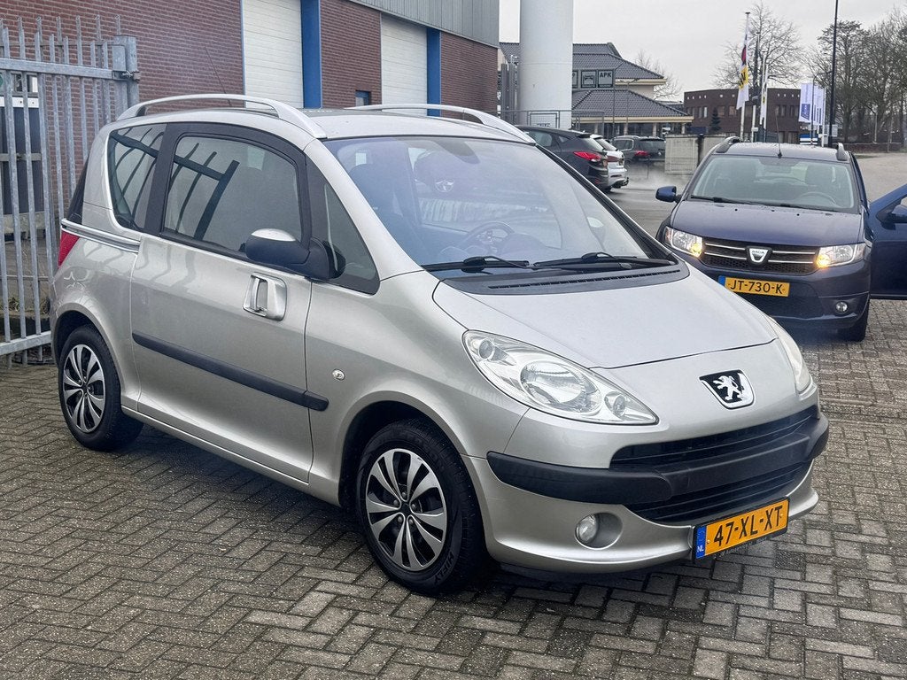 Peugeot 1007 1.4-16V Gentry NL AUTO NAP! NIEUWE D-RIEM! Airc, Auto's, Peugeot, Voorwielaandrijving, Zwart, 4 cilinders, 610 kg