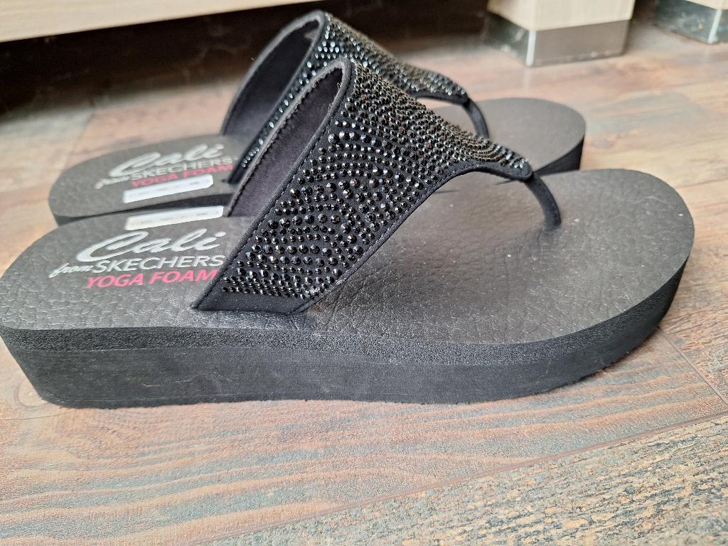 Cali Yoga Foam Skechers slippers, maat 39., Slippers, Skechers, Zwart, Ophalen of Verzenden