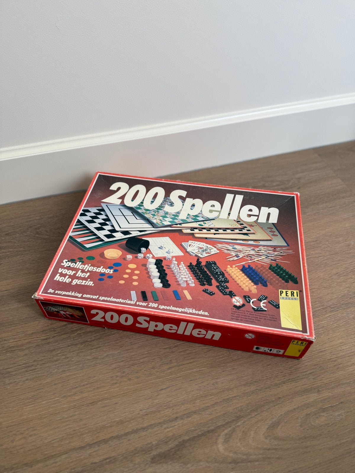 200 Spellen Spelletjesdoos voor het hele gezin, Hobby en Vrije tijd, Gezelschapsspellen | Bordspellen, Ophalen, Gebruikt