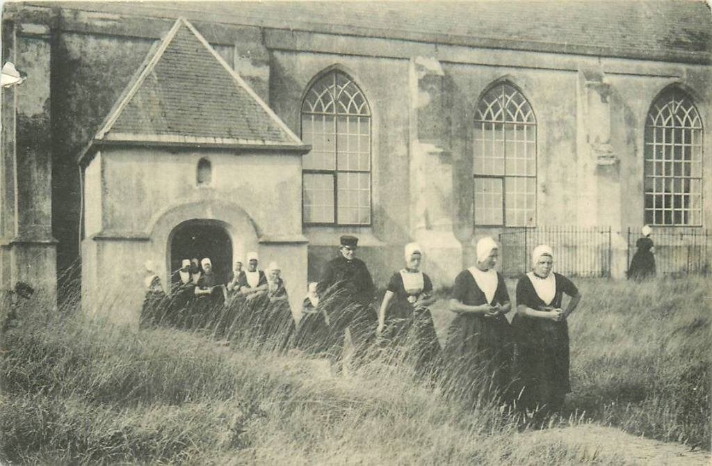 388-321-005 Zoutelande Kerkuitgang, Verzenden, Voor 1920, Zeeland