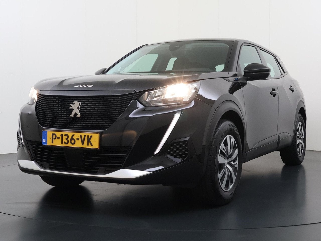 Peugeot e-2008 SUV Active 50 kWh 136pk | Accu 94% | 3-Fase |, Auto's, 136 pk, Gebruikt, Parkeersensor, Zwart