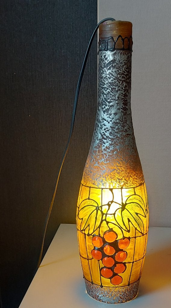 Sfeervolle Wijnfles Lamp – Handgeschilderd Druivenmotief, Ophalen