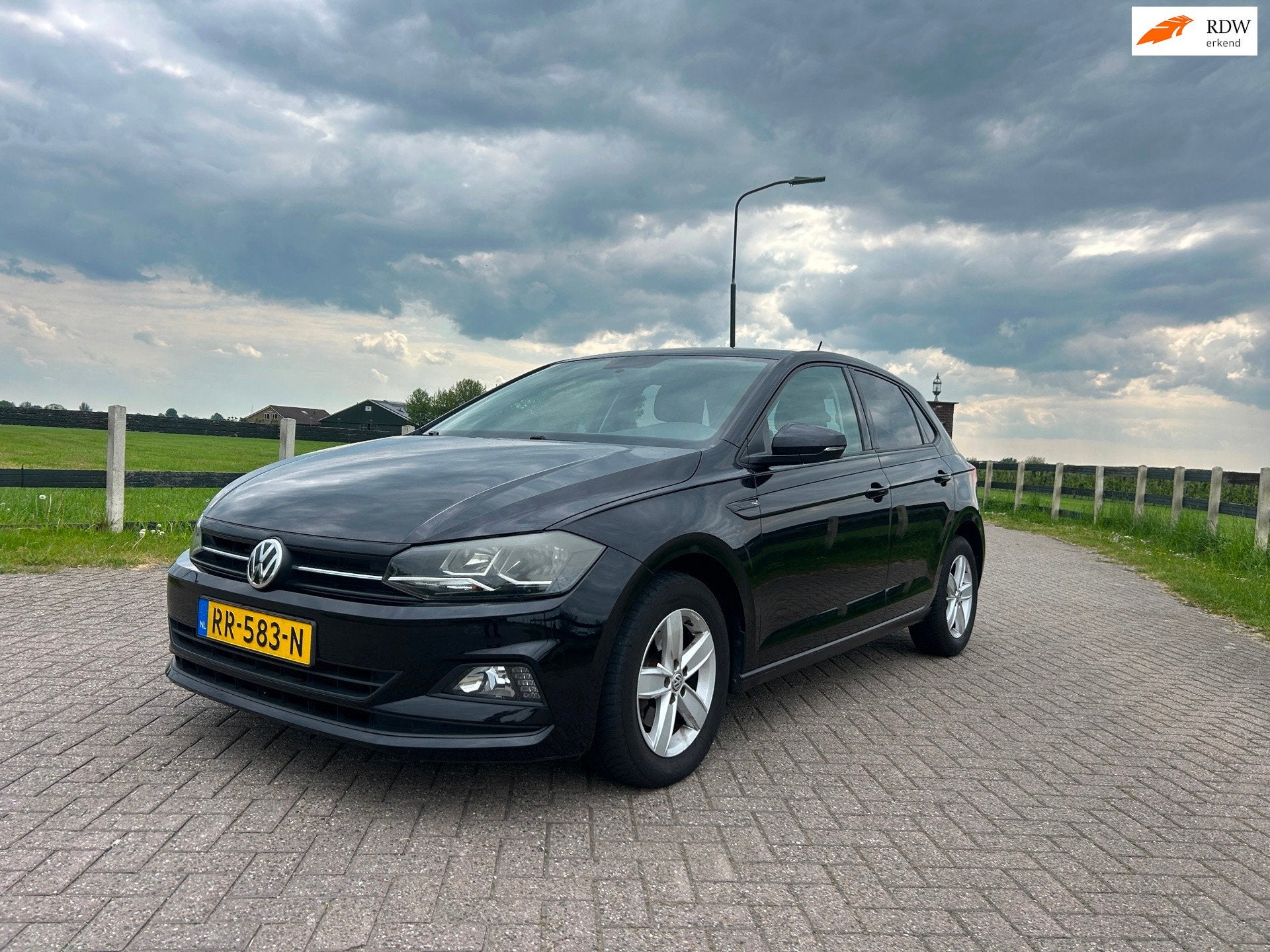 Volkswagen Polo 1.6 TDI R-Line 2018, Auto's, Voorwielaandrijving, Gebruikt, Euro 6, Zwart