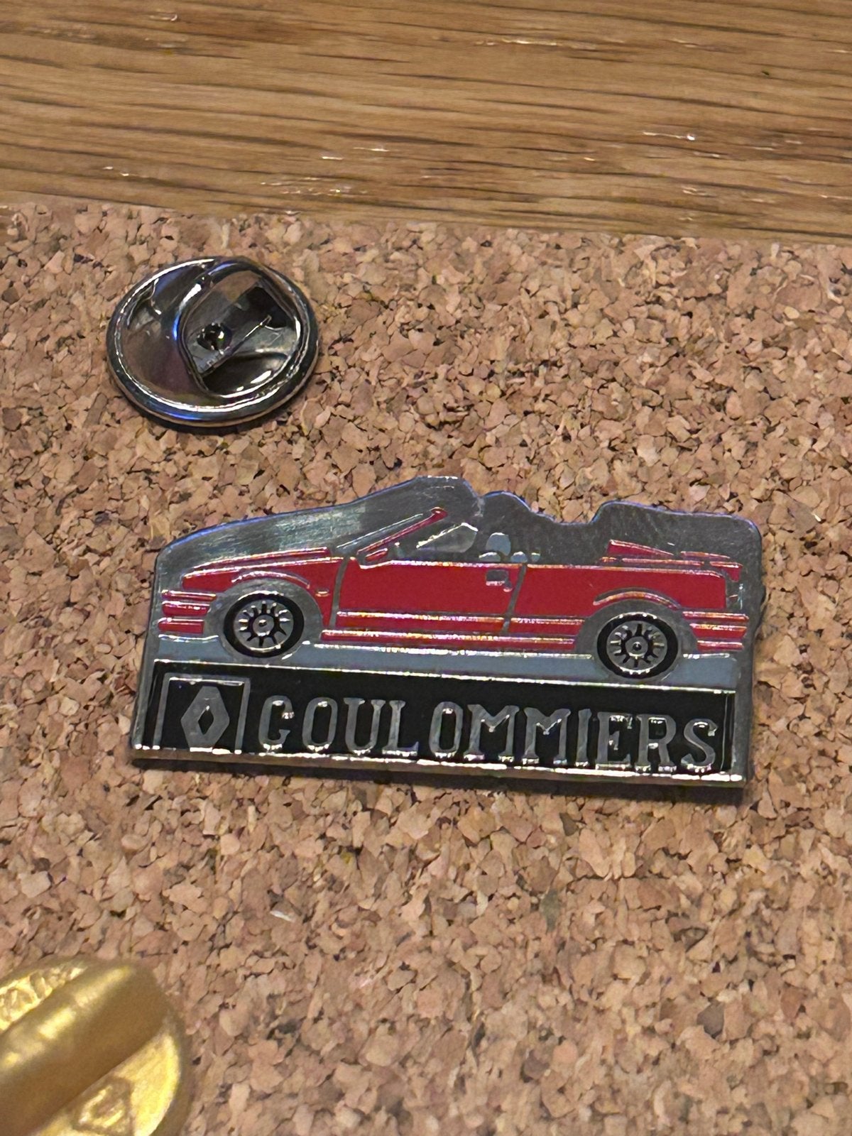 Vintage Renault Coulommiers Auto Pin misdruk, Ophalen of Verzenden, Zo goed als nieuw, Transport, Speldje of Pin