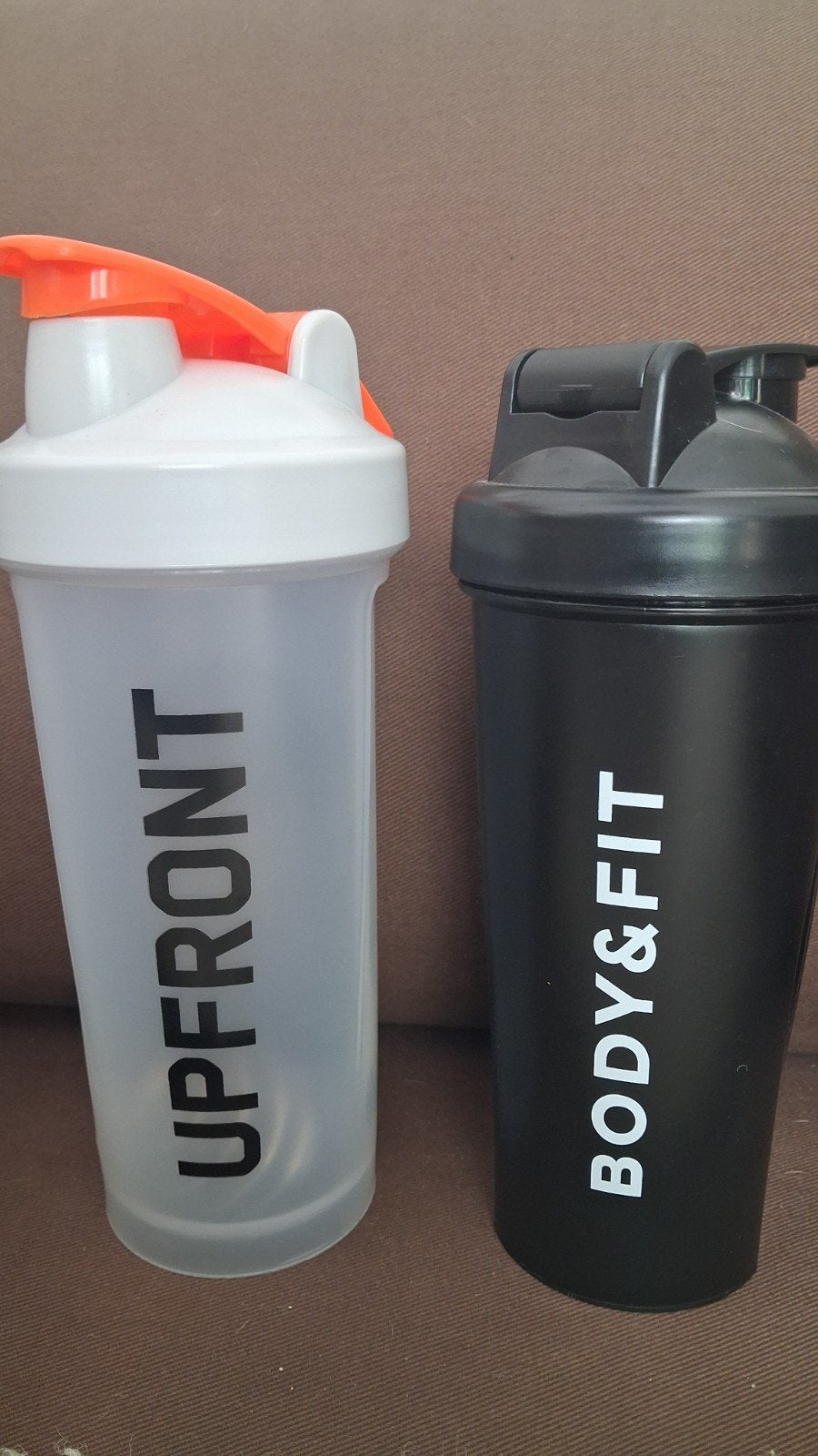 2 nieuwe proteïne shakers Upfront & Body&fit, Sport en Fitness, Ophalen of Verzenden, Nieuw