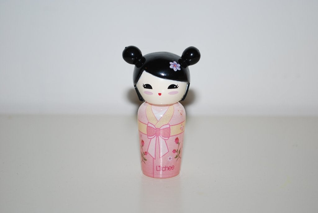 Miniatuur Kokeshi Litchee, Verzamelen, Ophalen of Verzenden, Zo goed als nieuw, Miniatuur, Gevuld