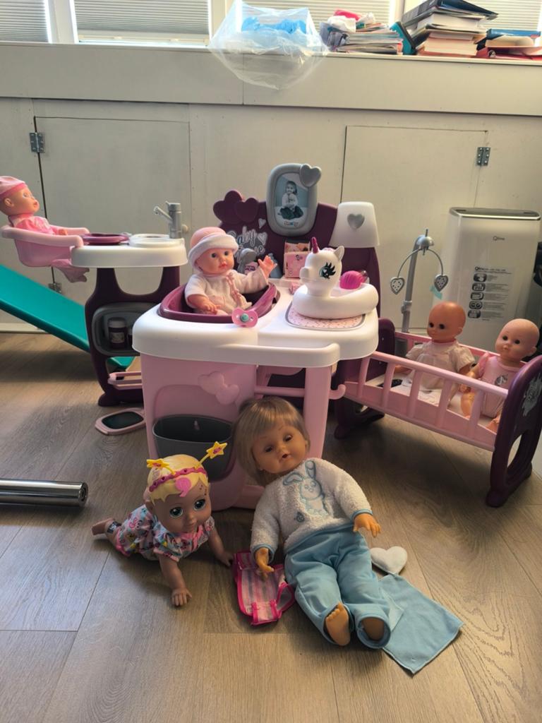 Smoby Baby Nurse speelset met 6 poppen en accessoires, Ophalen of Verzenden, Gebruikt, Babypop