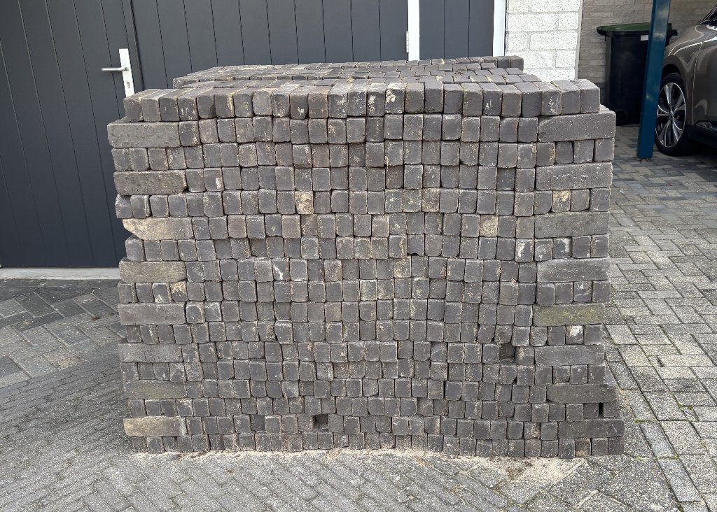 Gratis af te halen ruim 30m2 gebakken klinkers zwart, Ophalen, Overige materialen, Klinkers, Zo goed als nieuw