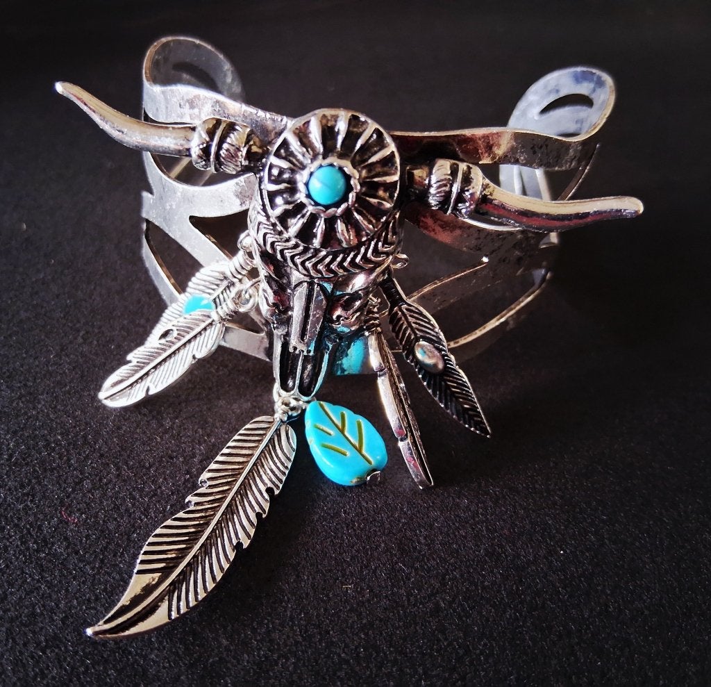 Boho manchet armband buffalo skull feathers, Ophalen of Verzenden, Nieuw, Zilver, Overige materialen