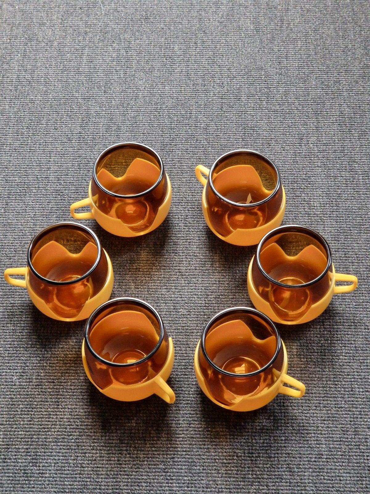 6 Vintage Theeglazen Bruinglas in Gele houder Jaren 70., Ophalen of Verzenden, Huis en Inrichting