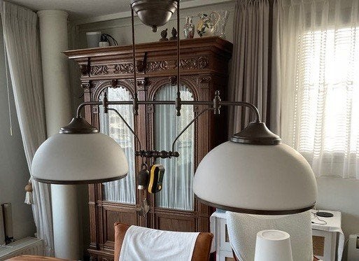 Klassieke Hanglamp met 2 melkglazen kappen Puntgaaf  3 jdu, Ophalen, Zo goed als nieuw, Glas, E27 (groot)