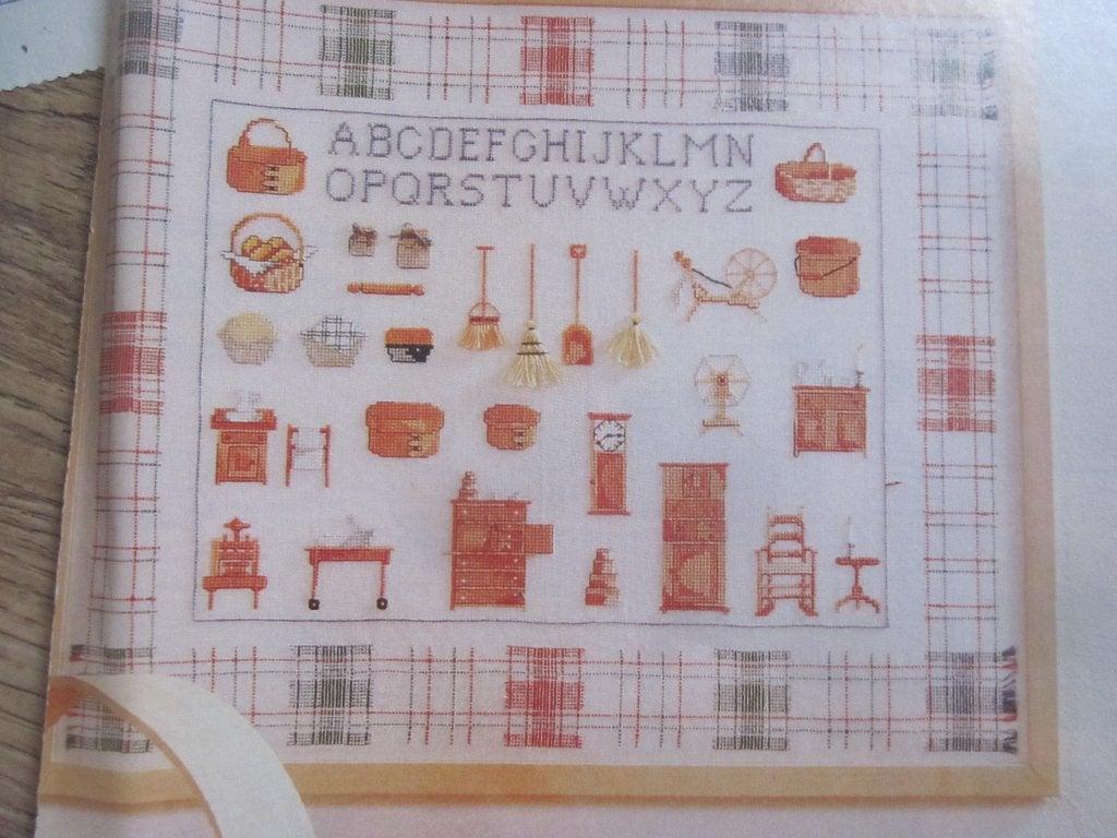 Borduur telpatroon merklap antieke voorwerpen met DMC codes, Ophalen of Verzenden, Nieuw, Handborduren, Patroon