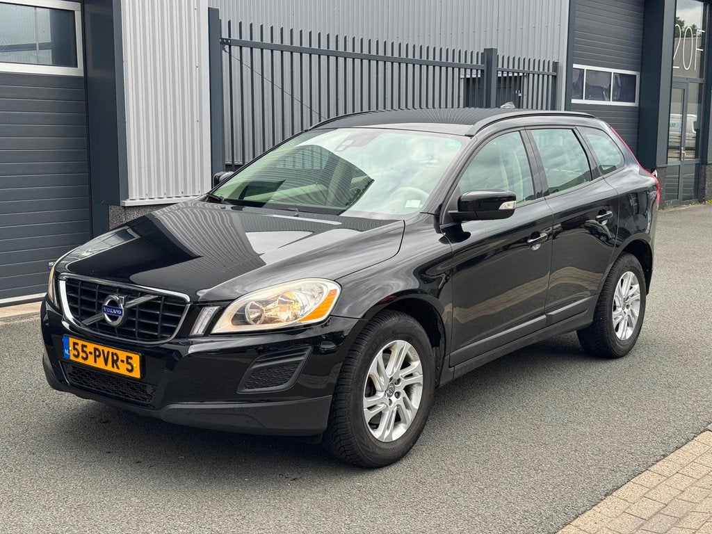 Volvo XC60 2.4 D5 AWD Kinetic, Euro 5, 15 km/l, 197 €/maand, Zwart