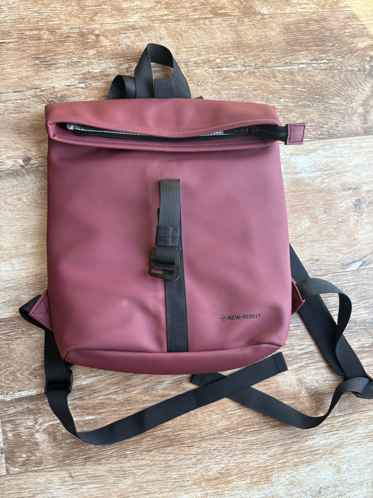 New Rebels rugzak - Nieuw, Overige merken, 25 tot 40 cm, Ophalen of Verzenden, Zo goed als nieuw