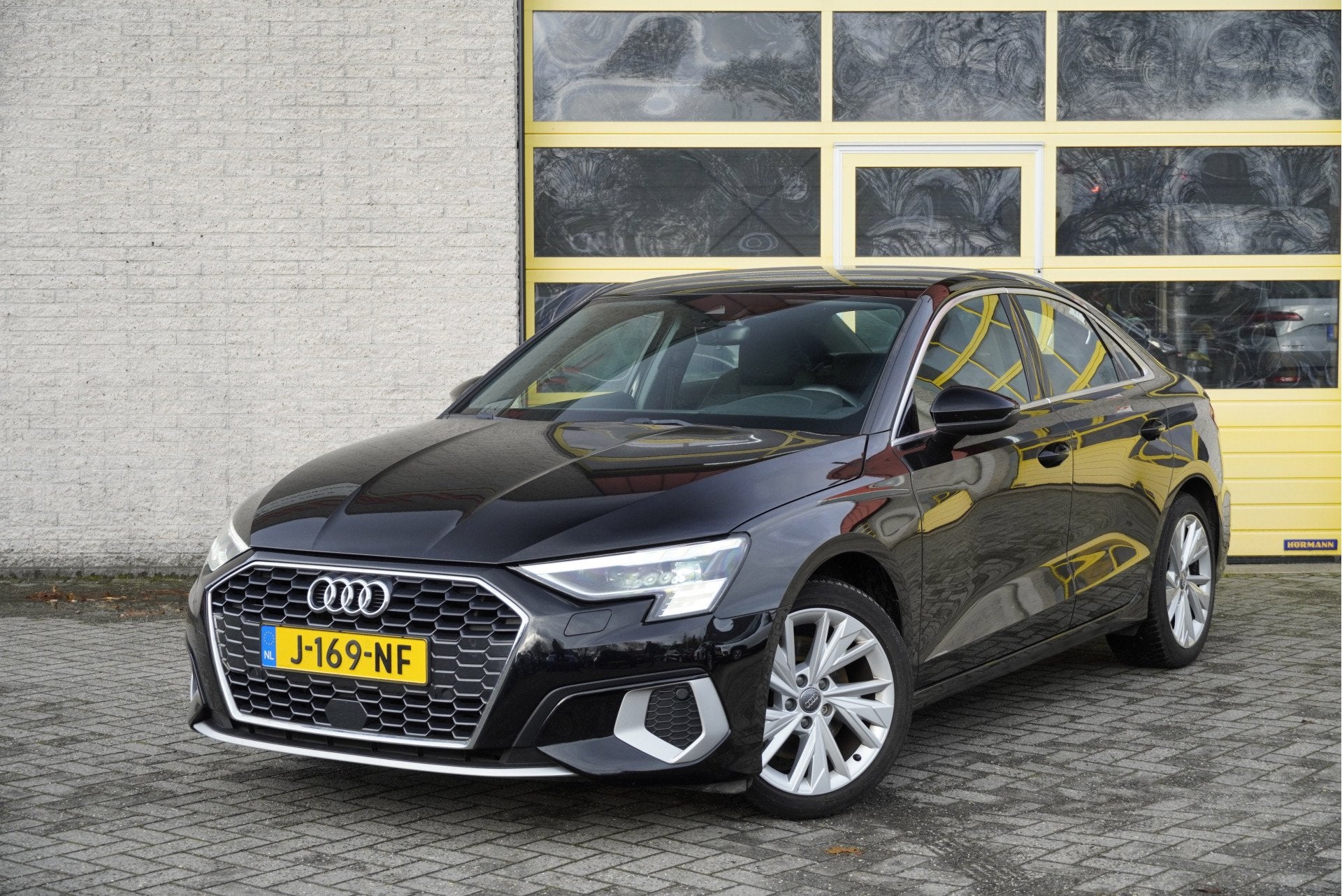 Audi A3 Limousine 35 TFSI 150PK! Automaat Business Edition B, Stof, 4 cilinders, Zwart, Origineel Nederlands