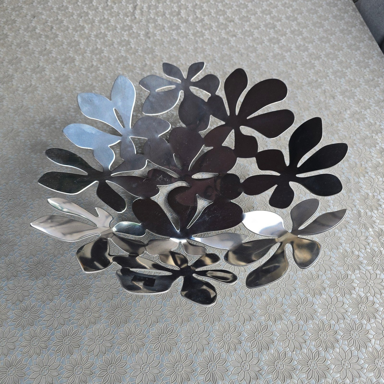 Grote zilverkleurige metalen fruitschaal, decoratieve schaal, Huis en Inrichting, Gebruikt, Schaal, Rond, Ophalen of Verzenden
