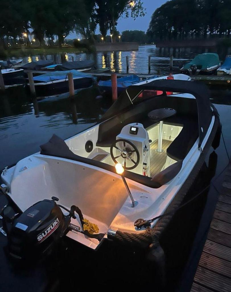 Kruger 480 XL Sloep 20PK Suzuki | Bj 2022 | Topstaat, Watersport en Boten, Sloepen, Zo goed als nieuw, Afdekzeil, Buitenboordmotor