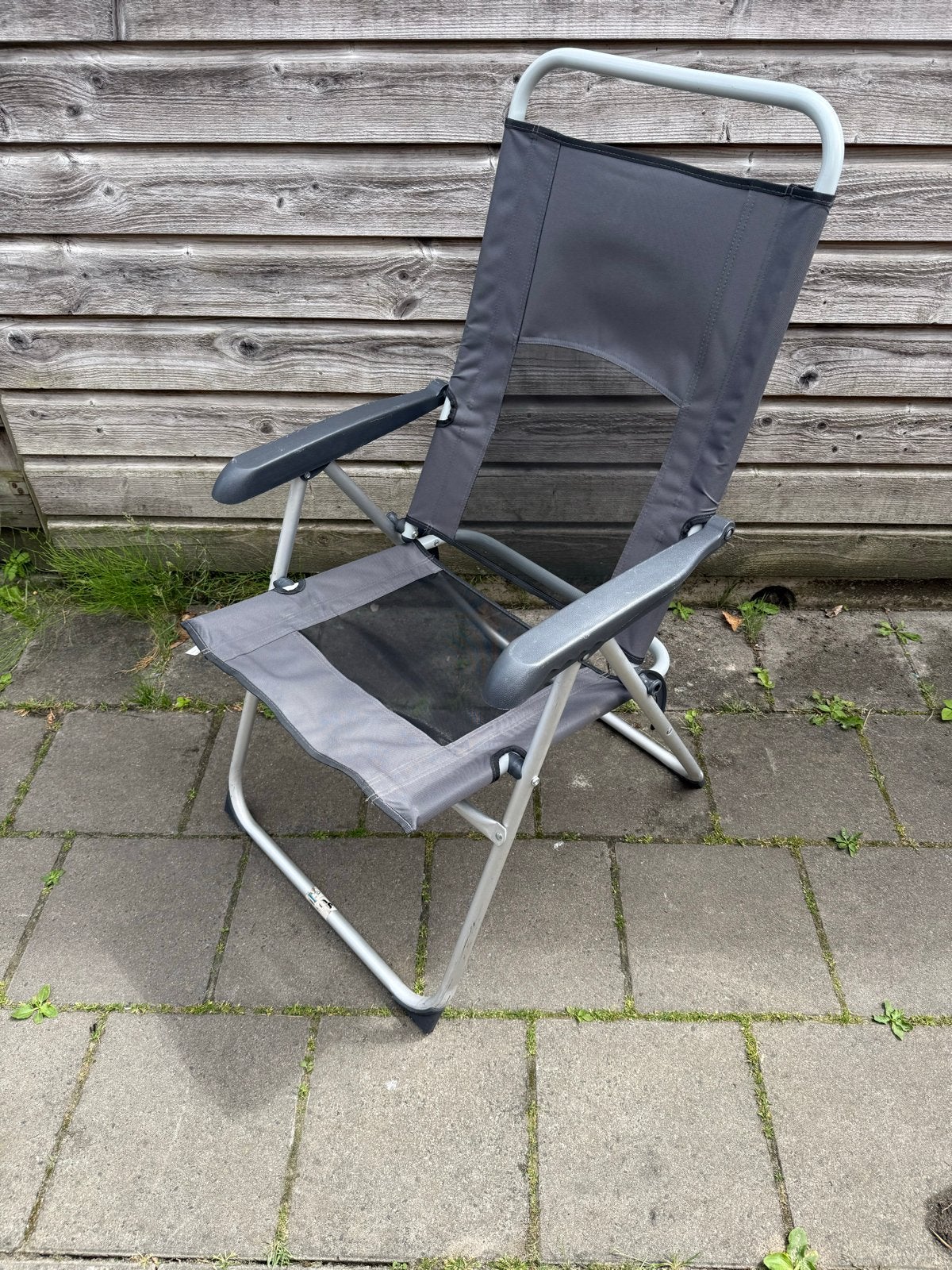 Campingstoel met verstelbare rugleuning - Zo goed als nieuw, Caravans en Kamperen, Kampeermeubelen, Ophalen, Zo goed als nieuw