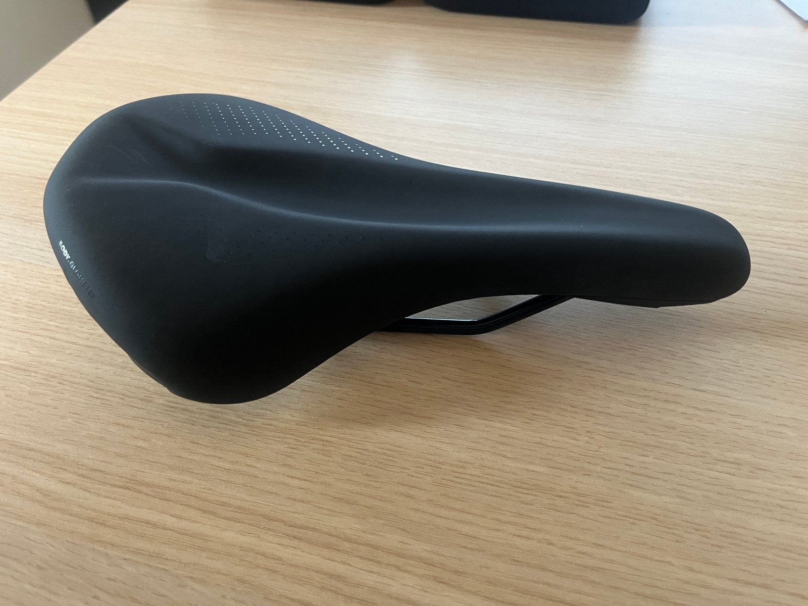 Specialized Bridge Sport zadel - nieuw, Ophalen, Kunststof, Zo goed als nieuw, Zadel