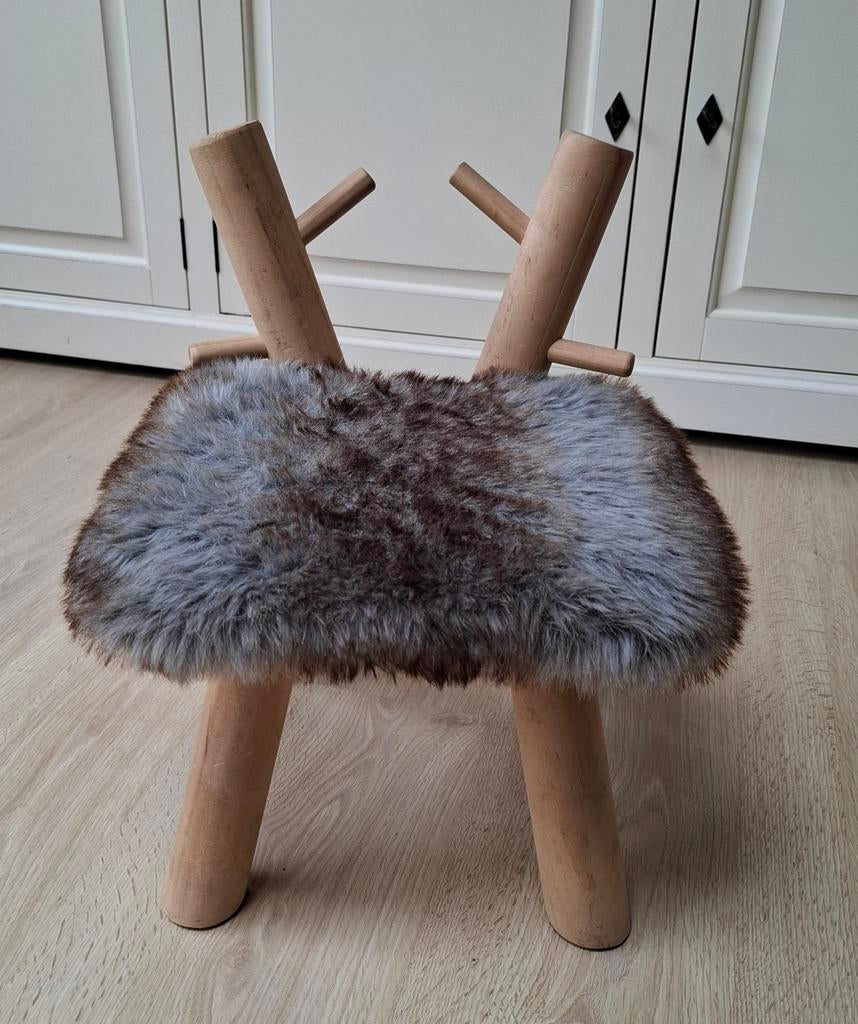 Te koop :  leuk stoeltje voor peuters, Ophalen, Hout