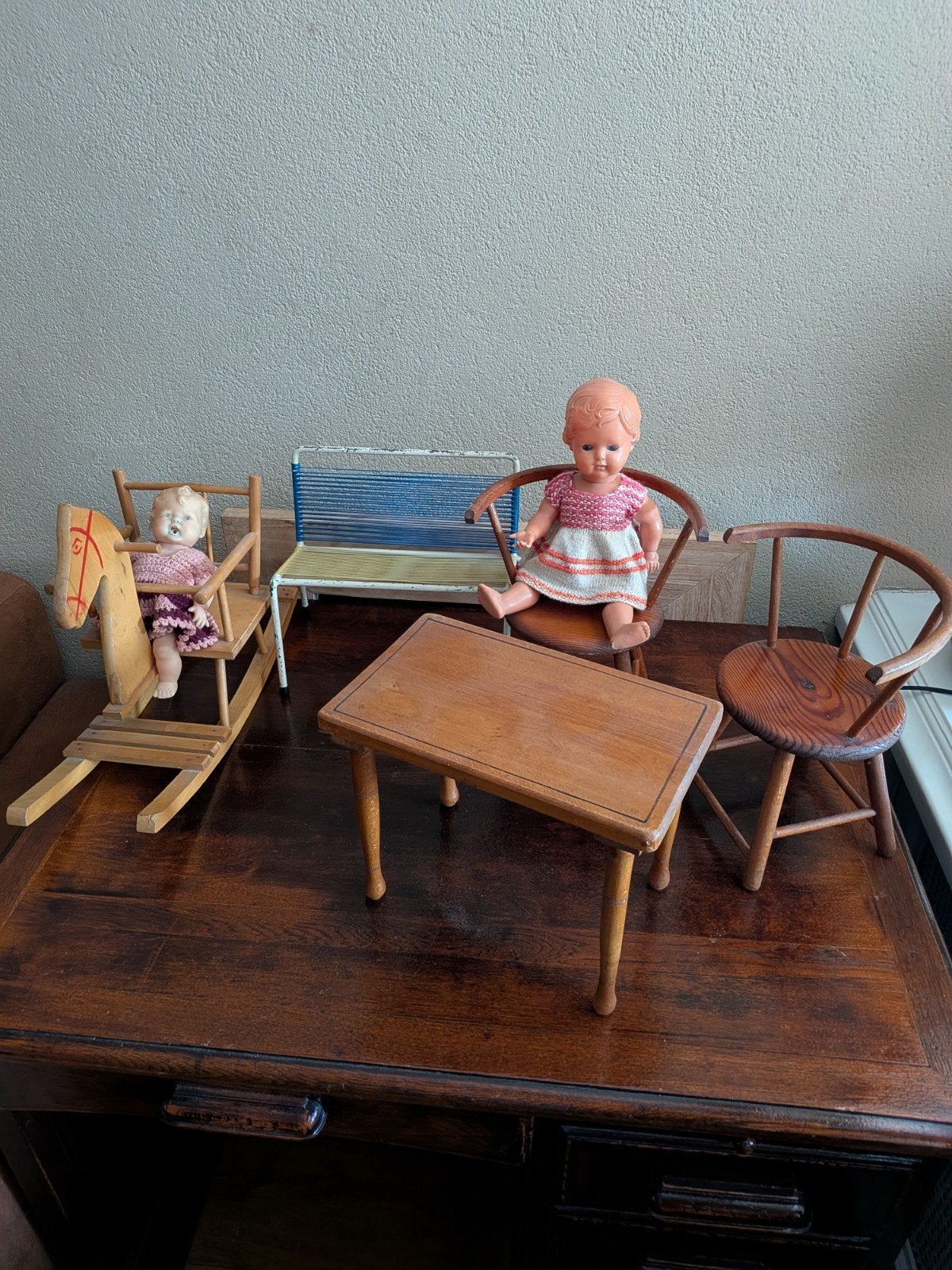 vintage miniatuur meubelset en speelgoed, bestaande uit hout, Verzamelen, Poppenhuizen en Toebehoren, Ophalen, Gebruikt, Poppenhuis