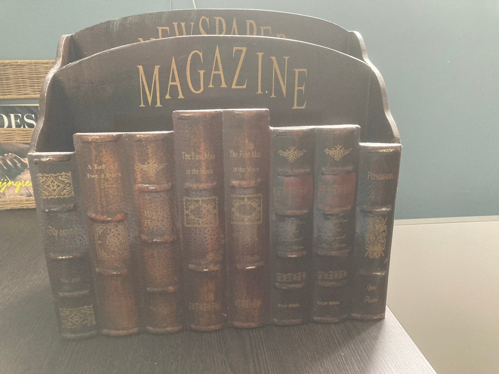 Vintage Krantenbak/Lectuurbak met Boekdesign, Huis en Inrichting, Meerdere vakken, Gebruikt, Hout, Krantenbak