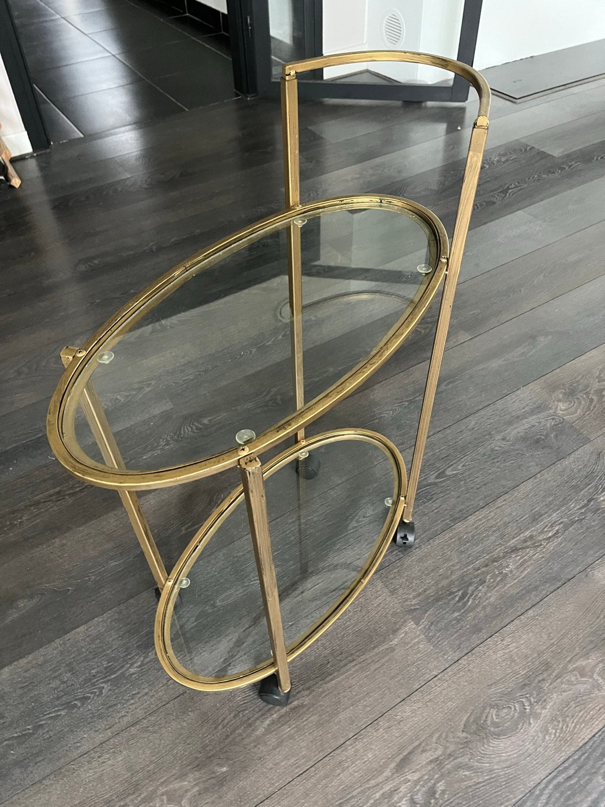 Gouden messing serveerwagen met glazen bladen, Huis en Inrichting, Tafels | Bijzettafels, Ophalen, Gebruikt, Metaal of Aluminium