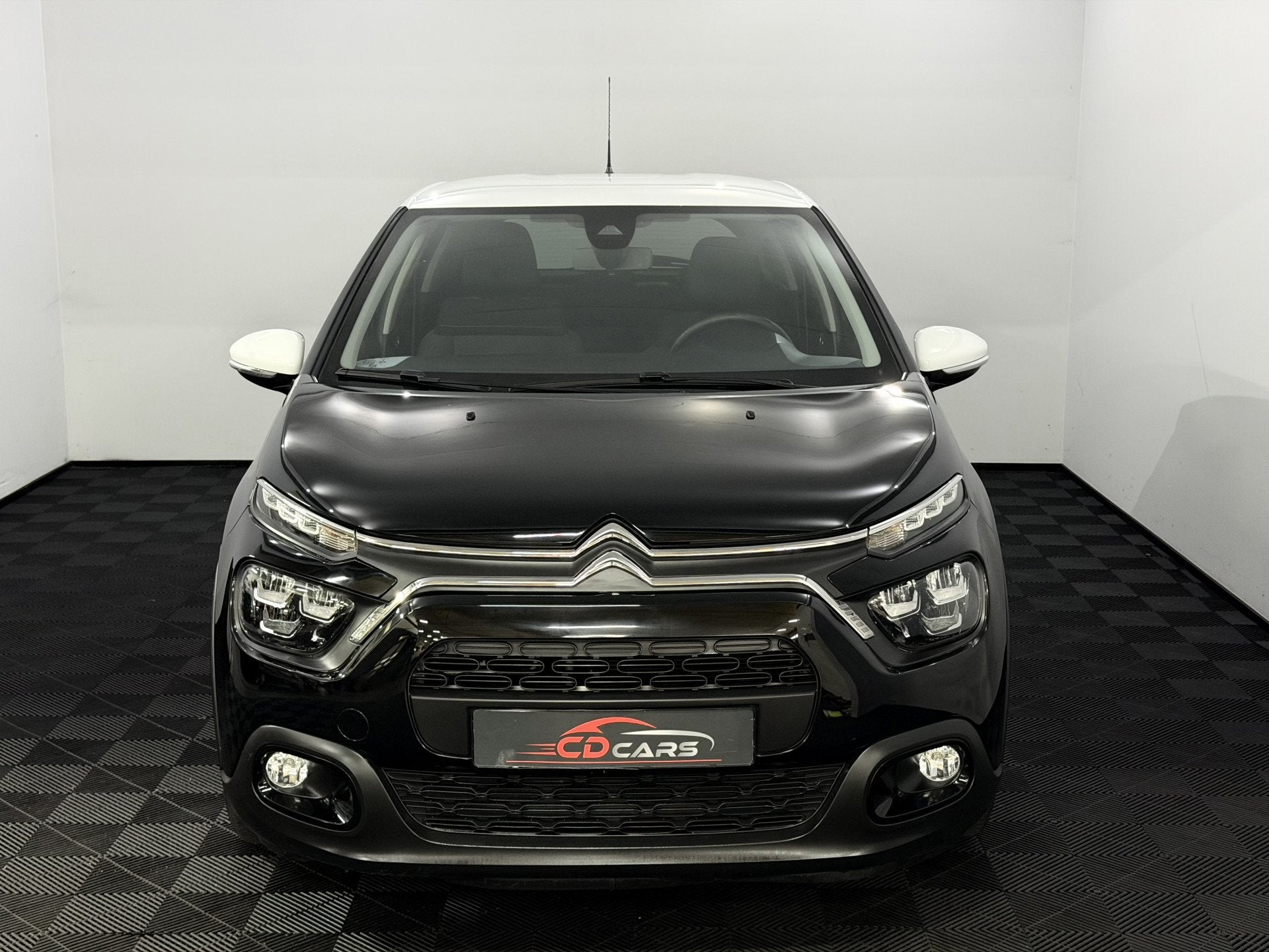 Citroën C3 1.2 PureTech Shine Clima, Navi, Parkeersensoren,, Voorwielaandrijving, 83 pk, Euro 6, 1199 cc
