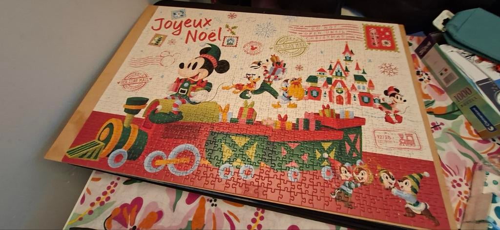 Disney Kerstpuzzel Mickey & Minnie - Disneyland Parijs, Ophalen of Verzenden, Mickey Mouse, Zo goed als nieuw