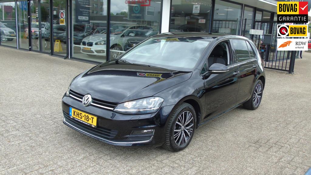 Volkswagen GOLF 1.2 TSI Connected Series, Stof, Gebruikt, 4 cilinders, 620 kg