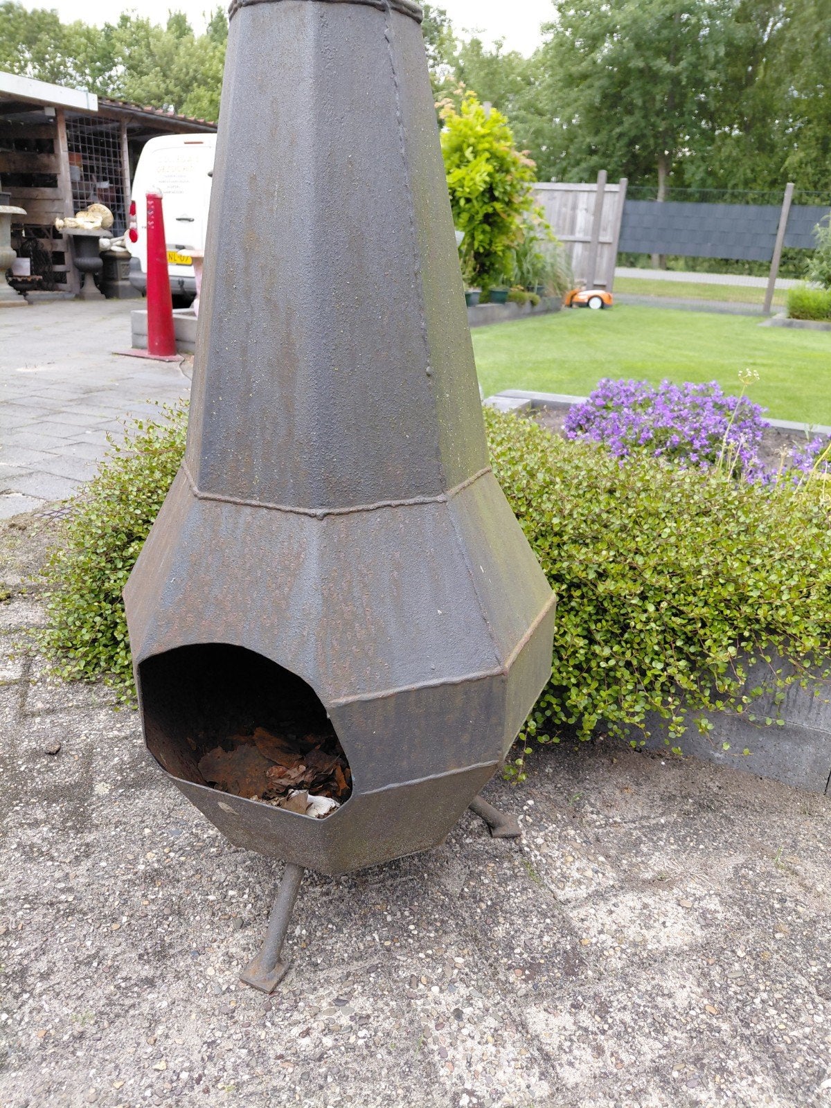 Een ijzeren tuin/ terras haard., Ophalen