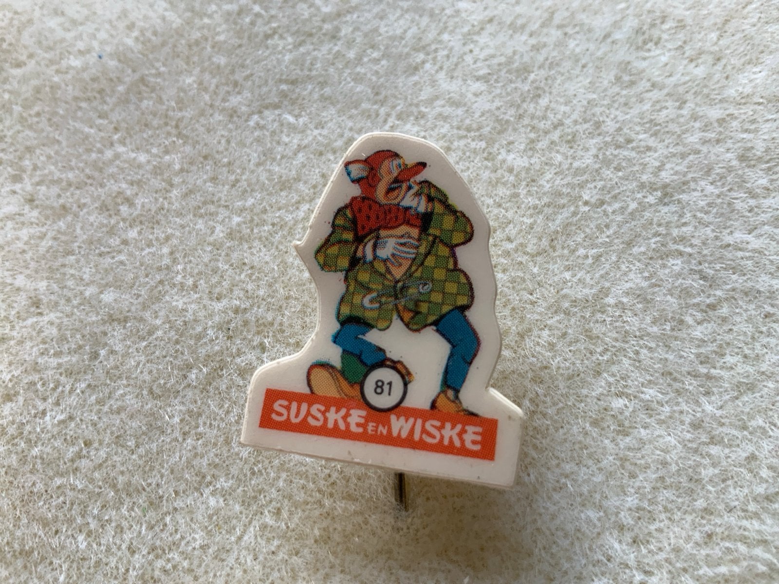 Vintage Suske en Wiske Speldje - Nummer 81, Verzamelen, Speldjes, Pins en Buttons, Ophalen of Verzenden, Gebruikt, Figuurtje, Speldje of Pin